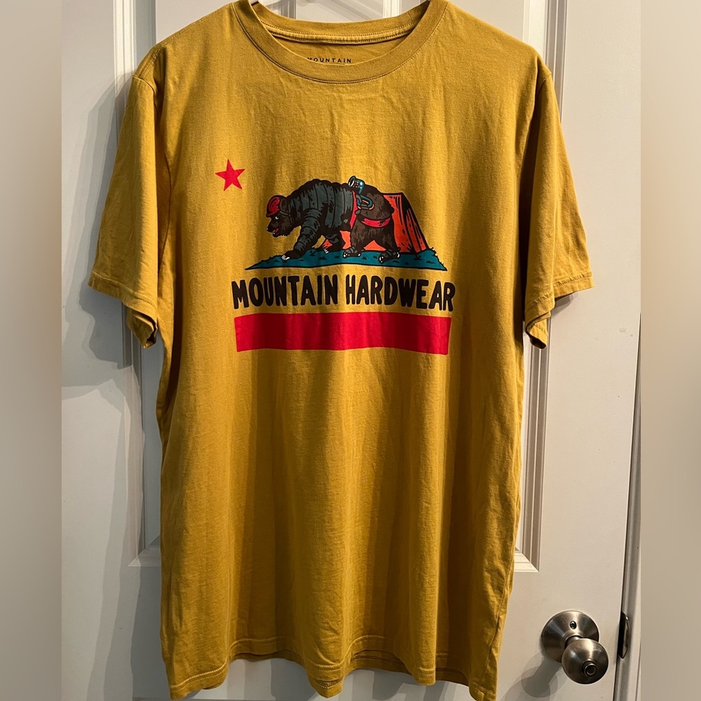NWOT Mountain Hardware T-shirt